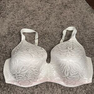Playtex White Full-Coverage Textured Bra